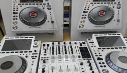 Verkoopt Nieuw Pioneer DJ Pioneer CDJ-3000-w (2) +1x DJM-900NXS2-W, Pioneer DJM-A9 DJ-Mixer, Pioneer DDJ-REV7 Pioneer DD