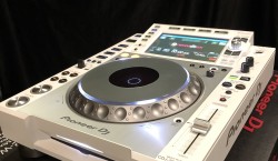  Verkoopt Nieuw Pioneer DJ Pioneer CDJ-3000-w (2) +1x DJM-900NXS2-W, Pioneer DJM-A9 DJ-Mixer , Pioneer DDJ-REV7  