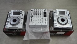  Verkoopt Nieuw Pioneer DJ Pioneer CDJ-3000-w (2) +1x DJM-900NXS2-W, Pioneer DJM-A9 DJ-Mixer , Pioneer DDJ-REV7  