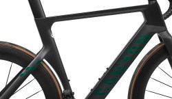  2024 Canyon Aeroad CFR Di2 Road Bike (KINGCYCLESPORT) 