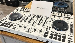  Denon DJ Prime 4+ , Allen & Heath Xone:96,  PLAYdifferently MODEL 1,   Rane Four ,  Pioneer XDJ-RX3 , Pioneer XDJ-XZ , 