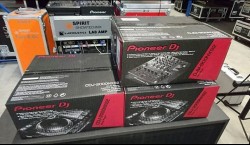 Pioneer DJ 2x Pioneer Cdj-2000Nxs2 + 1x Djm-900Nxs2 + Hdj-2000 Mk2 / 2x Pioneer Cdj-2000s+ Djm-900-nexus + Rmx-1000-plat